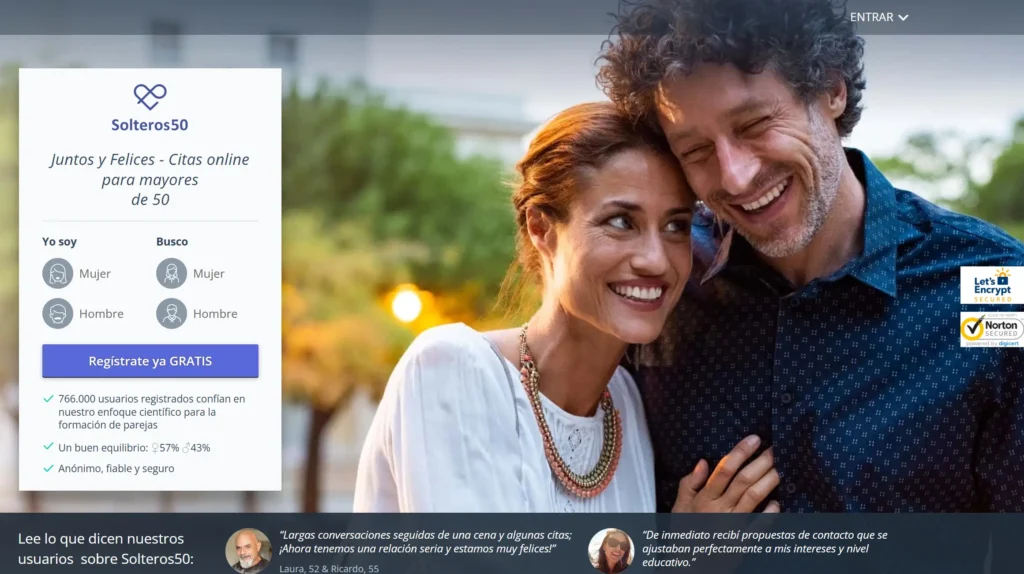 Pareja madura feliz usando tablet para conocer gente en Solteros50, app de citas especializada para mayores de 50 años en España